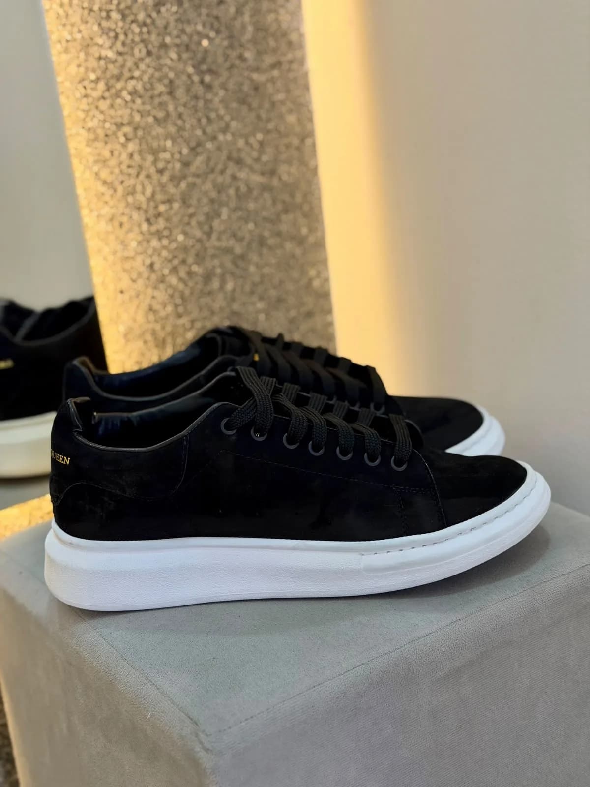 A. McQueen Preto Camurça/Branco