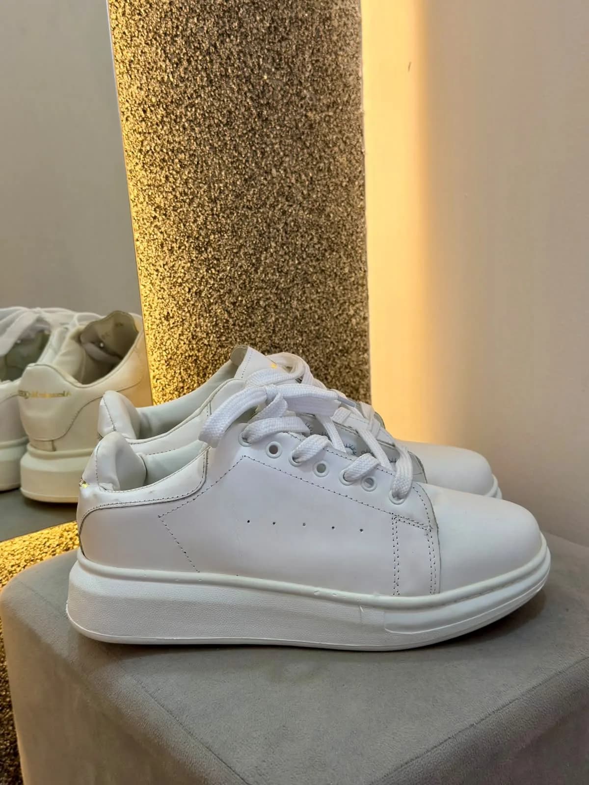 A. McQueen Preto Camurça/Branco