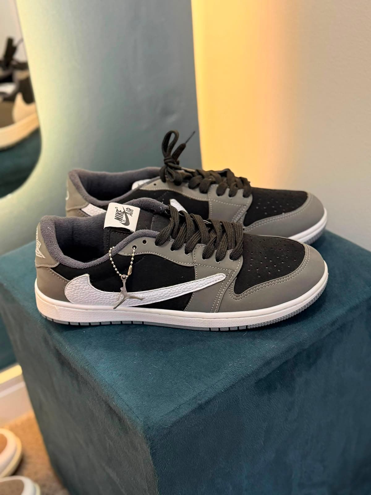 NK Air jordan 1 low travis scott