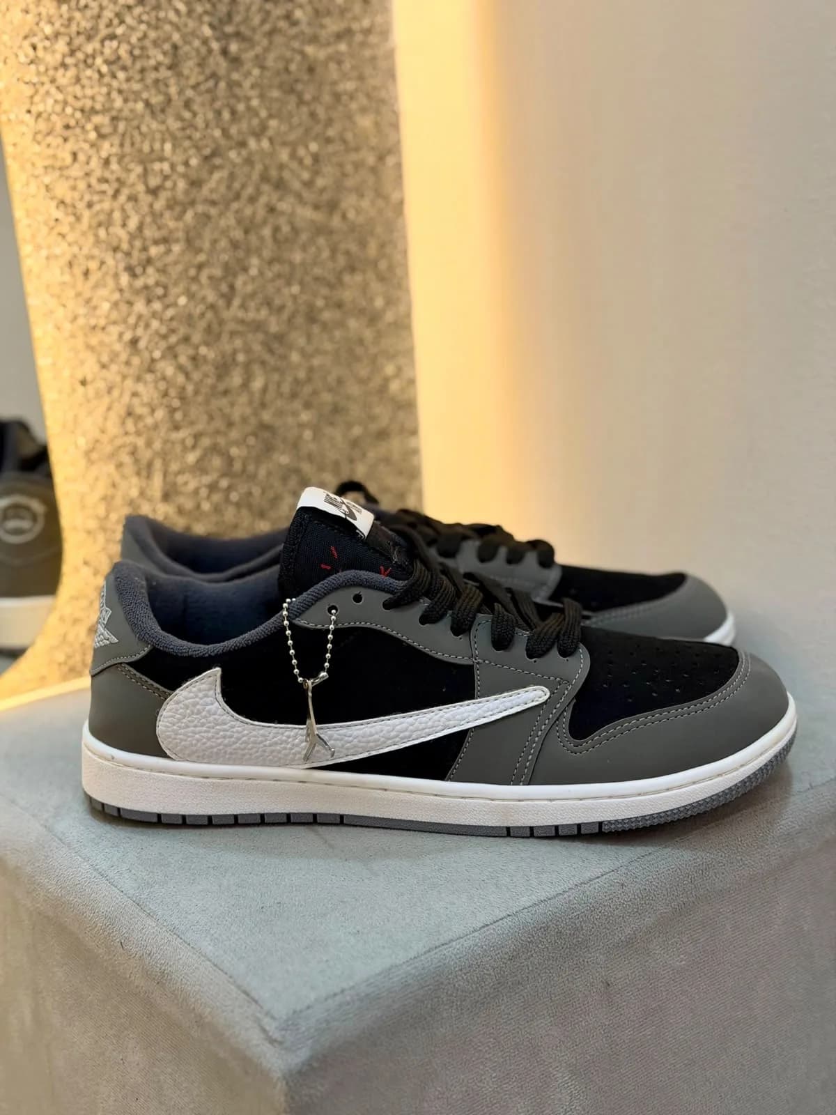 NK AJ1 Travis Scott Cinza/Preto/Branco