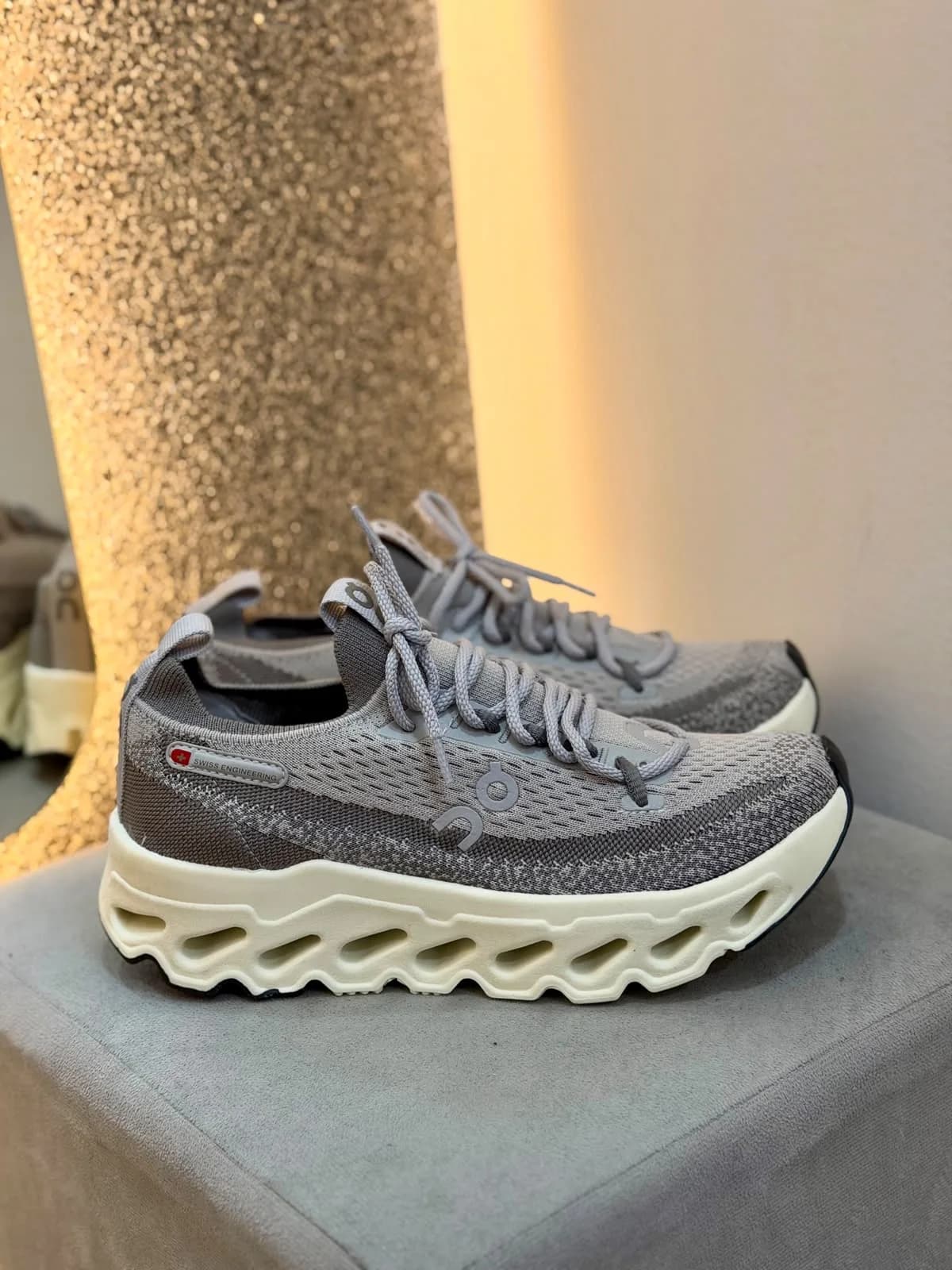 ON Cloud Eclipse Cinza