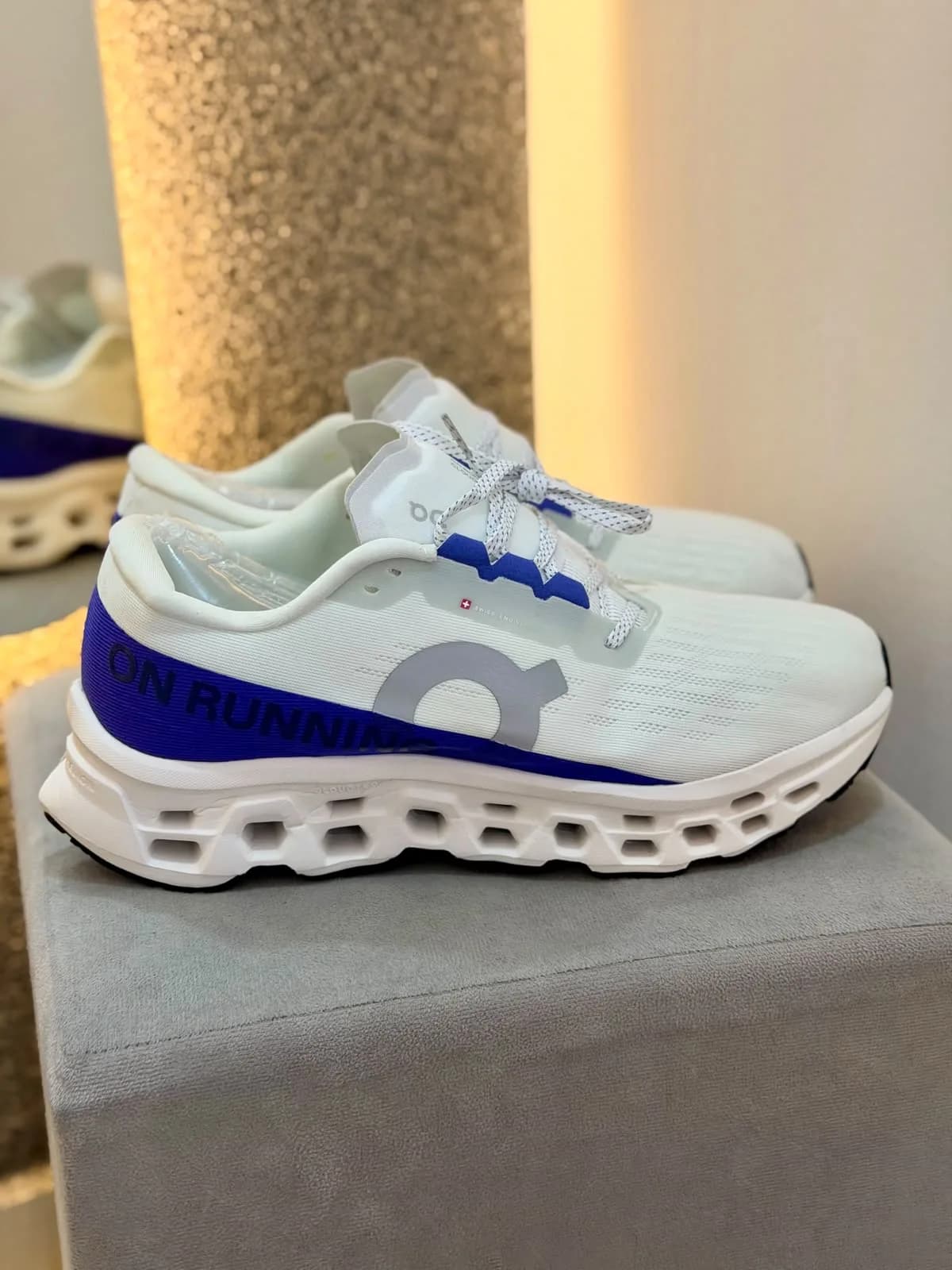 On CloudMonster Branco/Azul